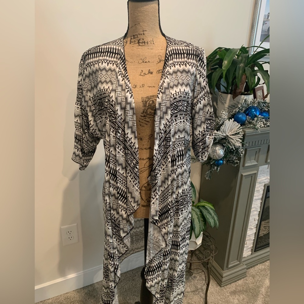 LuLaRoe Kimono Medium